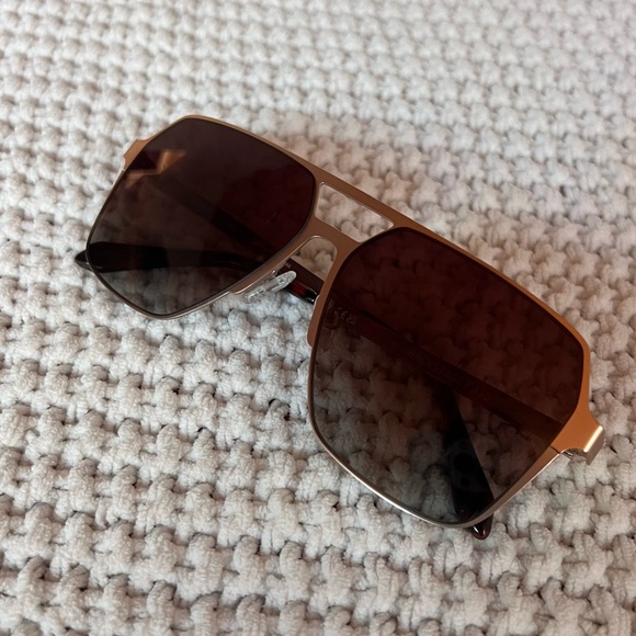 Quay Australia Backstage Pass Sunglasses - Gold and Brown - Picture 2 of 7